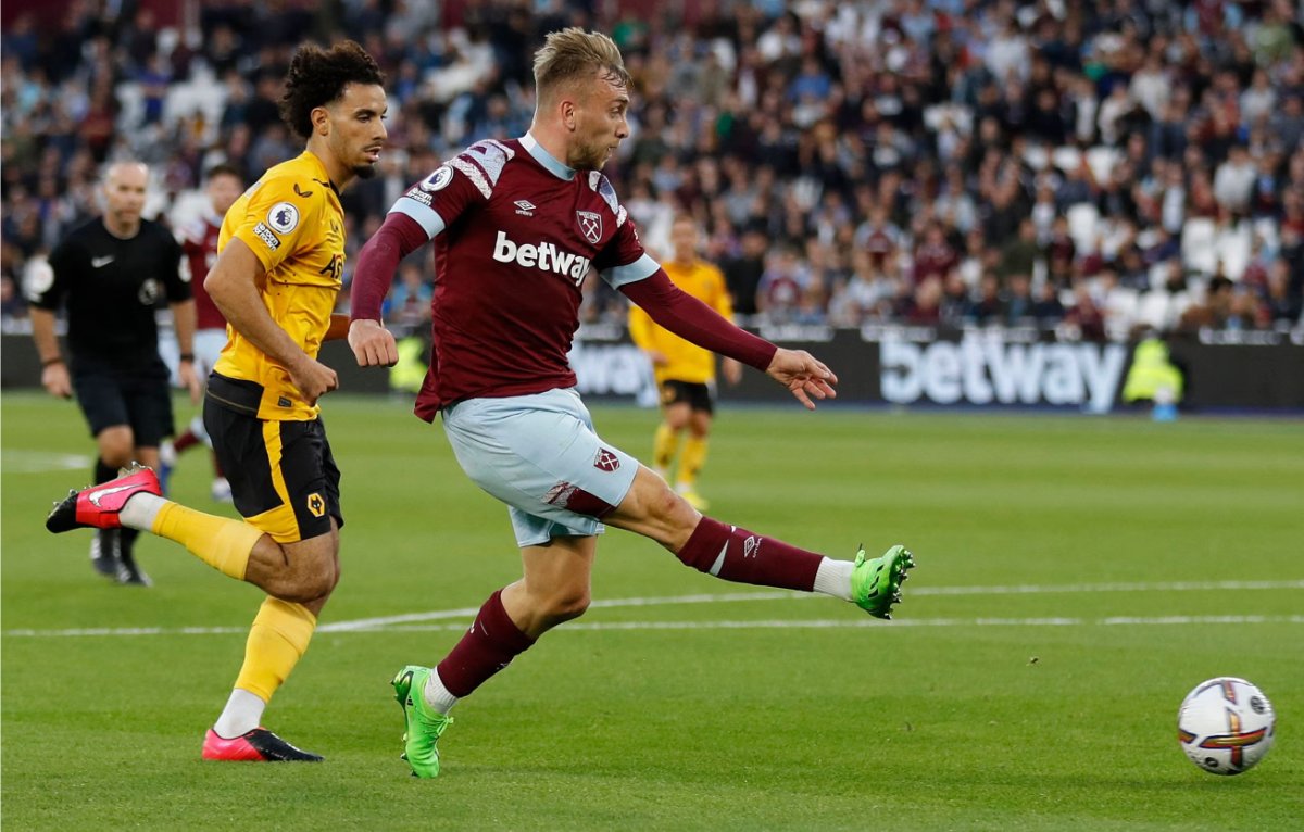 Wolves bung sức đấu West Ham