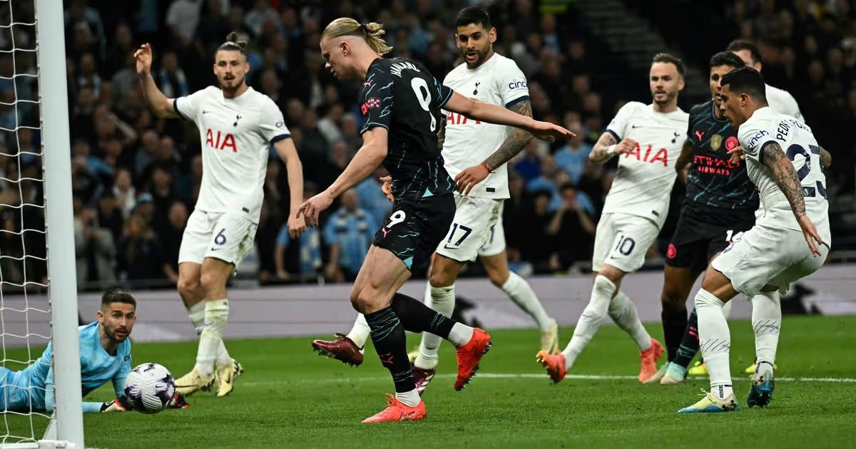 Tottenham gặp khó trước Man City