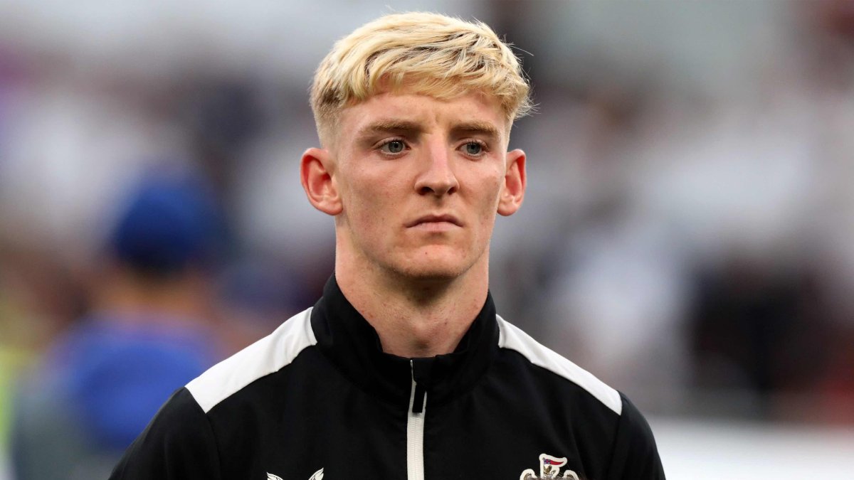 Nhiều ông lớn muốn theo đuổi Anthony Gordon