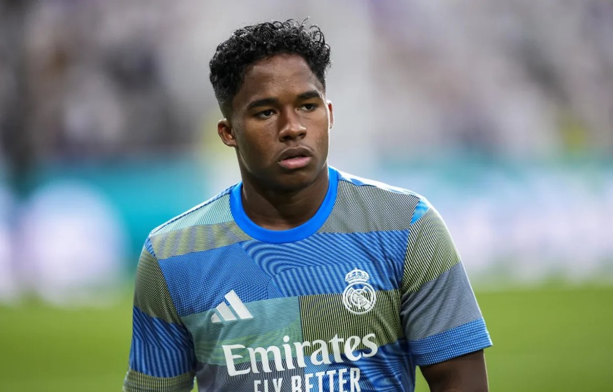 Tiền đạo sinh năm 2006 đang chơi cực hay tại Lyon