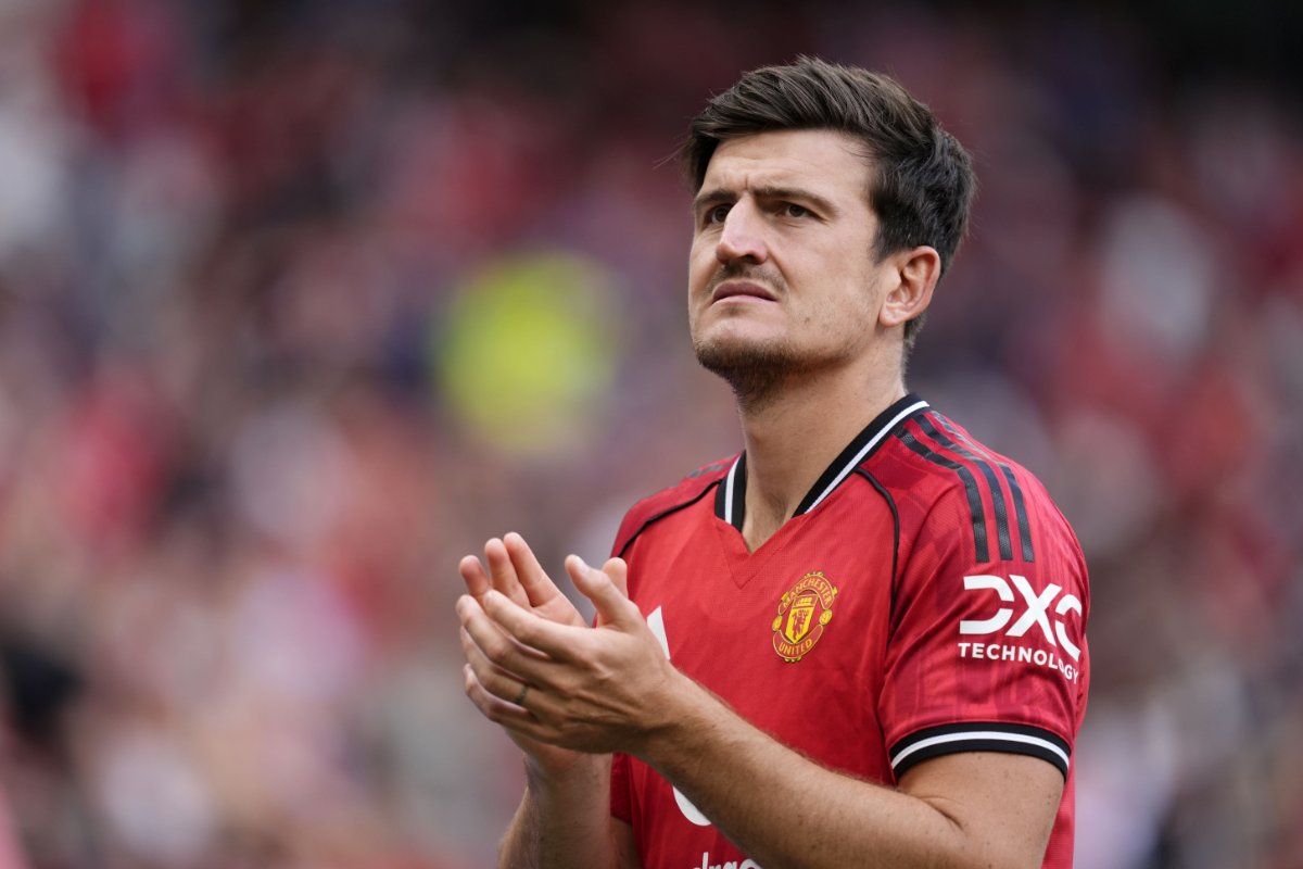 Maguire đồng ý giảm lương để ở lại Old Trafford