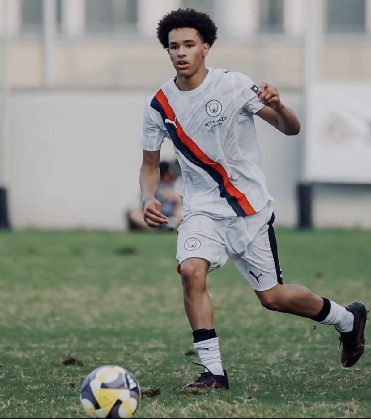 MU muốn ký hợp đồng với Brown