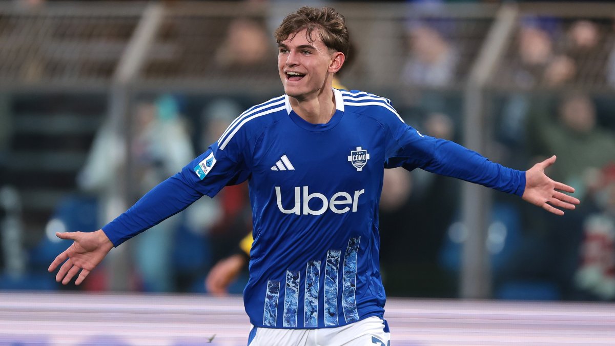 Paz chơi cực hay trong màu áo Como