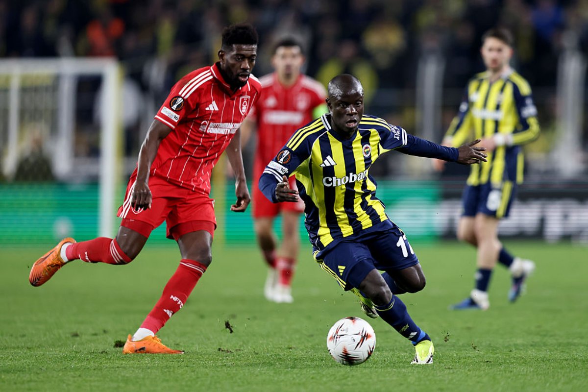 Nottingham được đánh giá cao hơn Fenerbahce