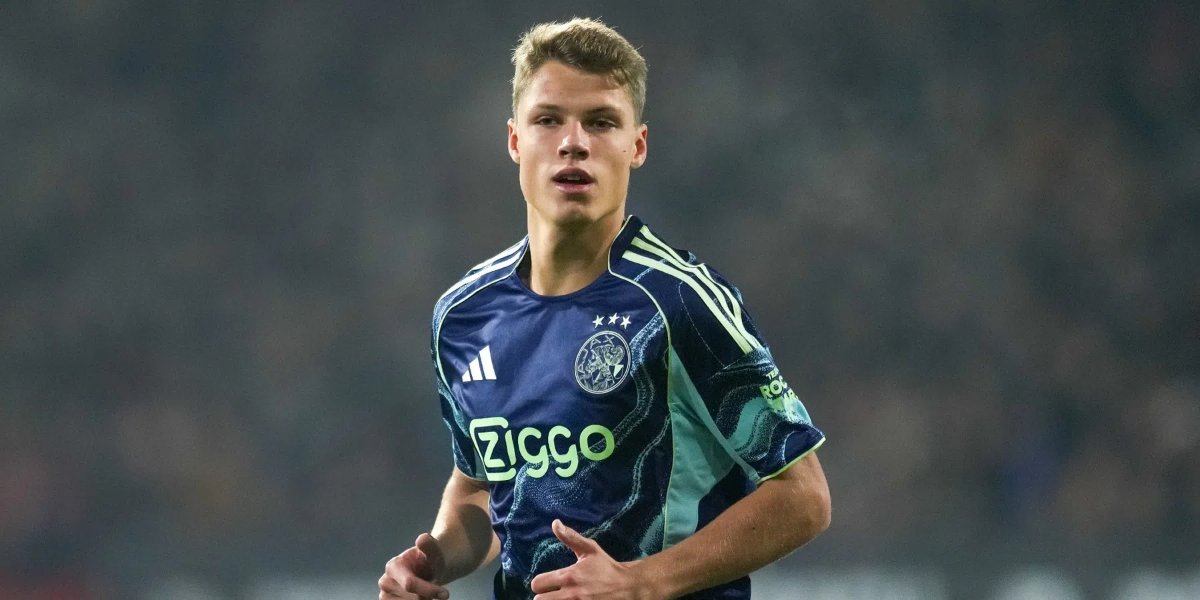 Steur là ngôi sao sáng của Ajax