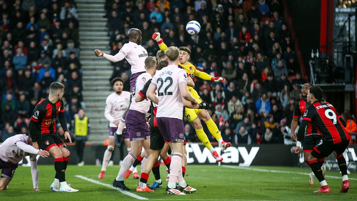 Soi kèo Bournemouth vs Brentford ngày 04/03 | Ngoại hạng Anh 2 Bournemouth đại chiến với Brentford