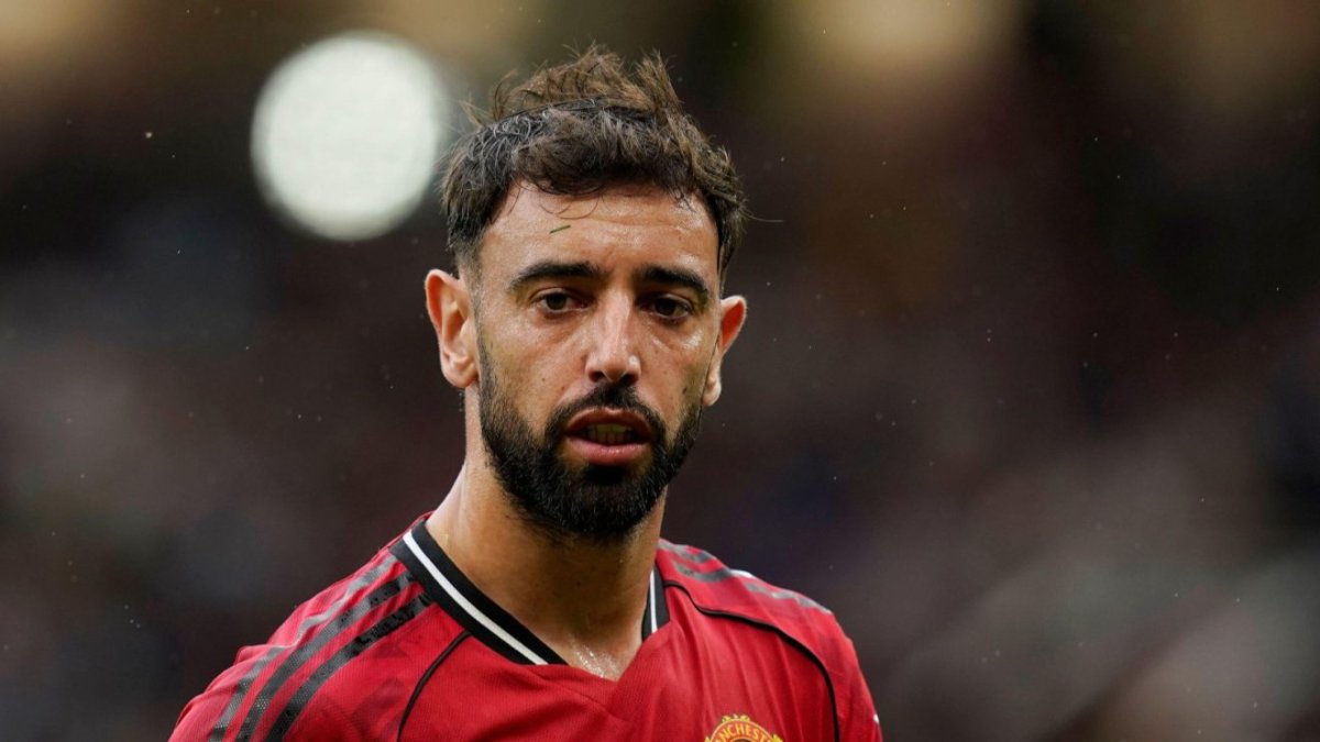Bruno Fernandes vẫn muốn khoác áo MU