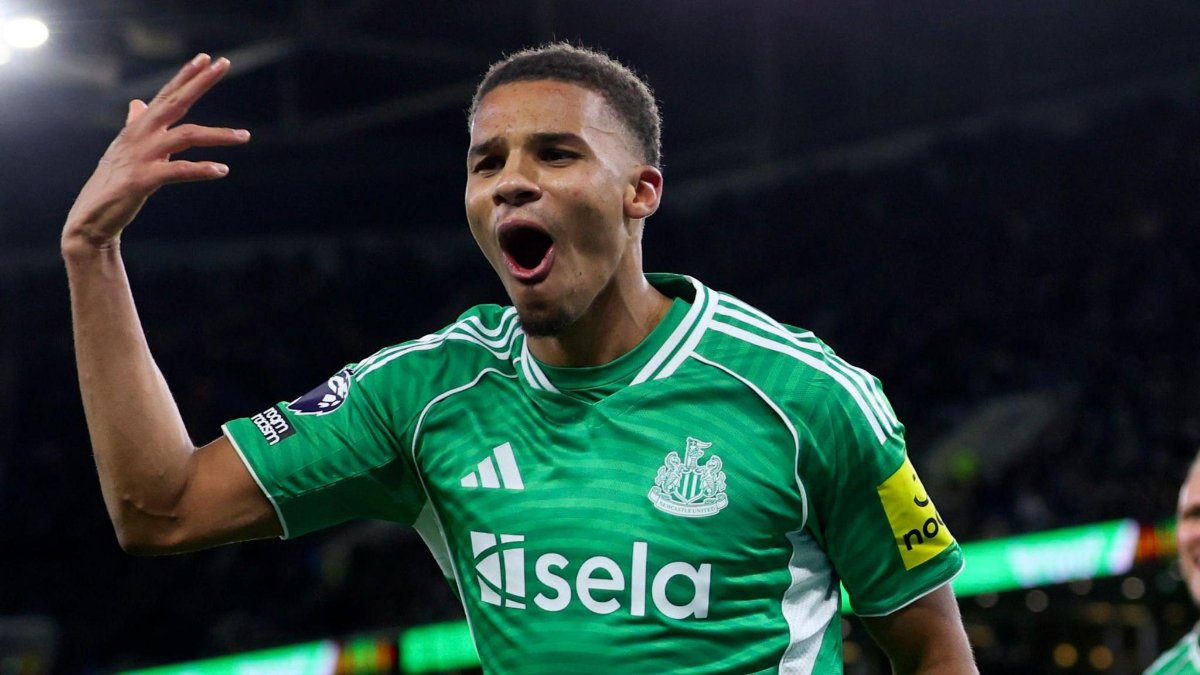 Liverpool cân nhắc chiêu mộ Thiaw