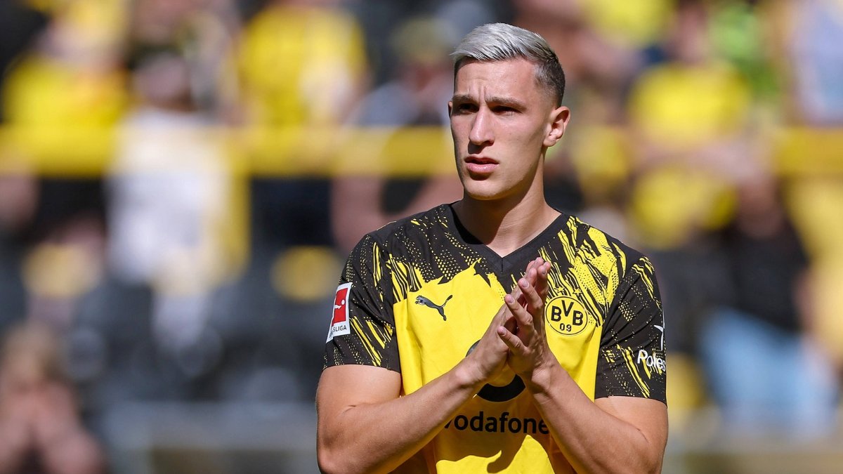 Schlotterbeck quyết định gia hạn với Dortmund