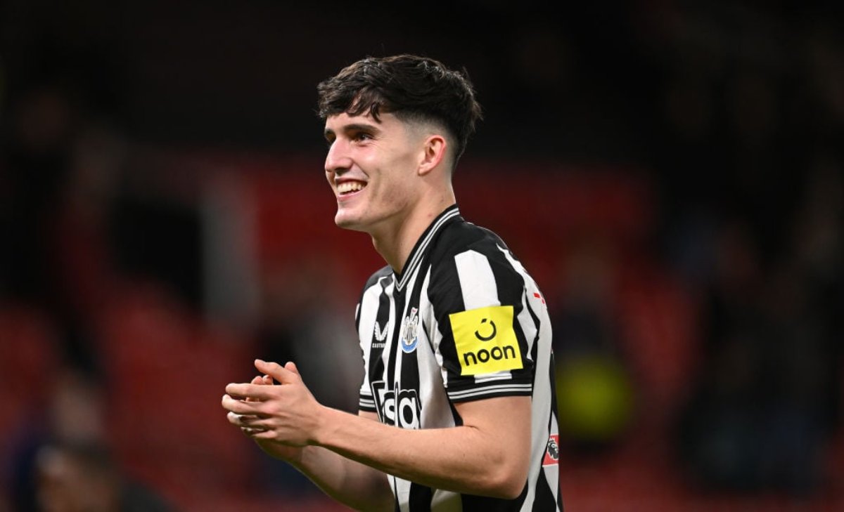 Chích chòe bán Livramento để giữ chân trụ cột khác