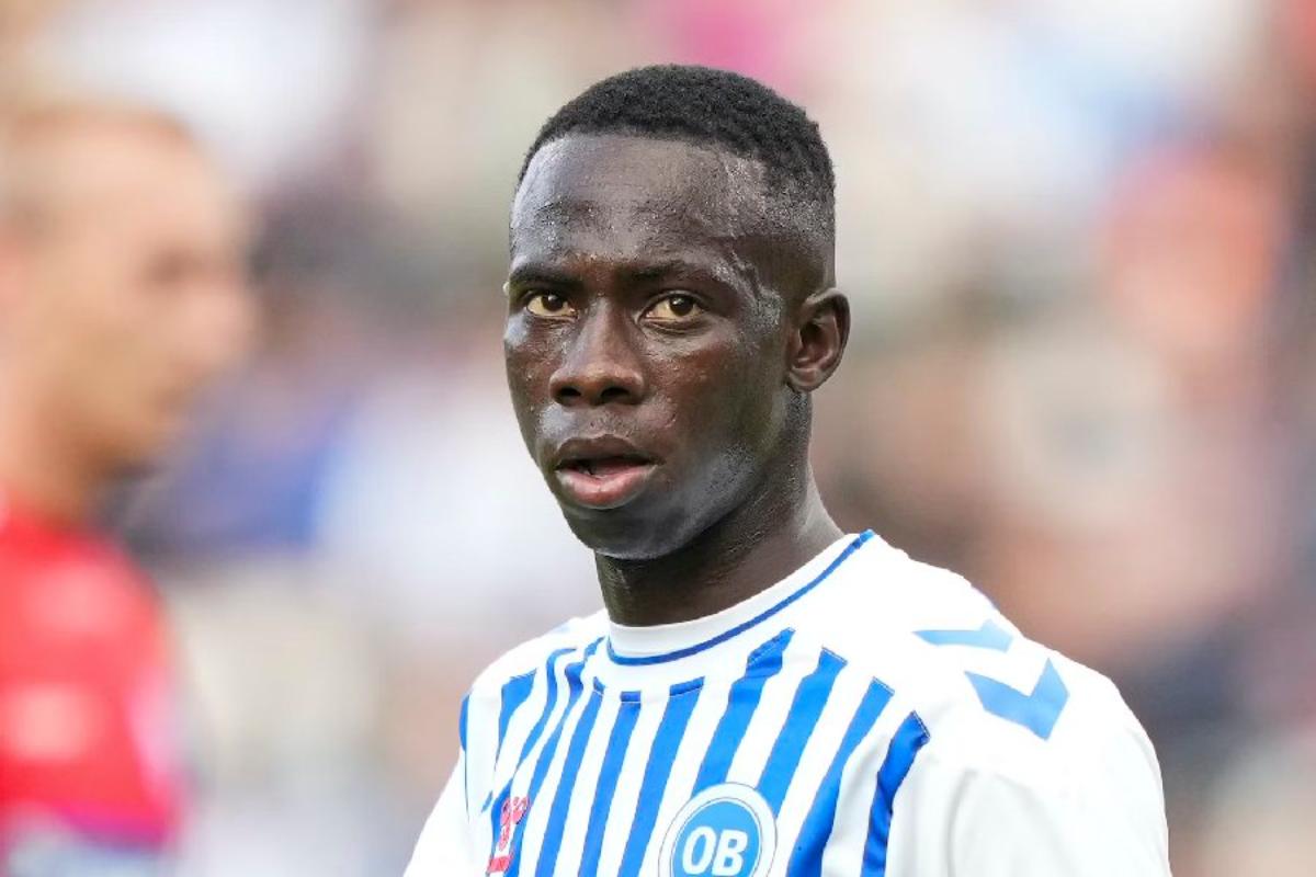 HLV Arne Slot đánh giá cao tài năng của Minteh