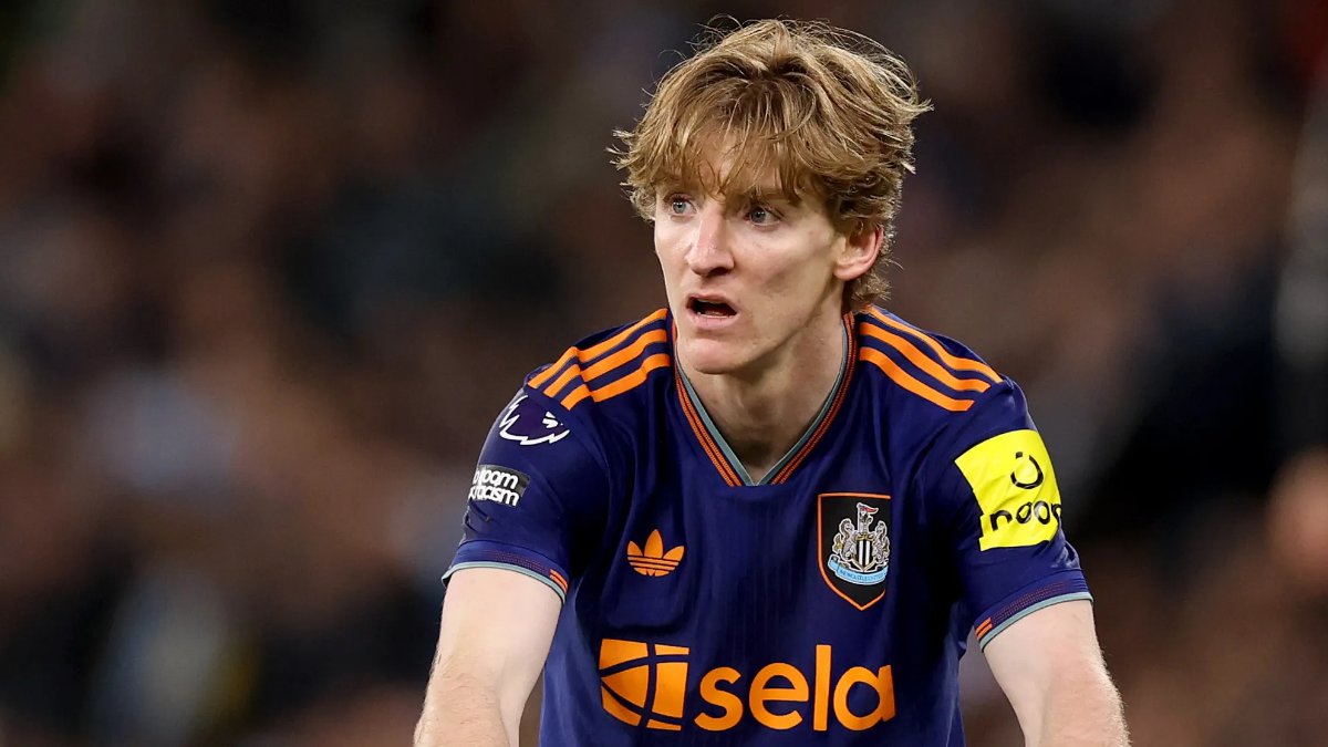 Newcastle cân nhắc bán Gordon