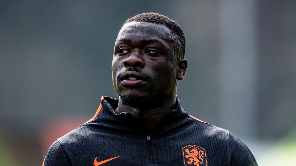 HLV Kompany đánh giá rất cao Brian Brobbey