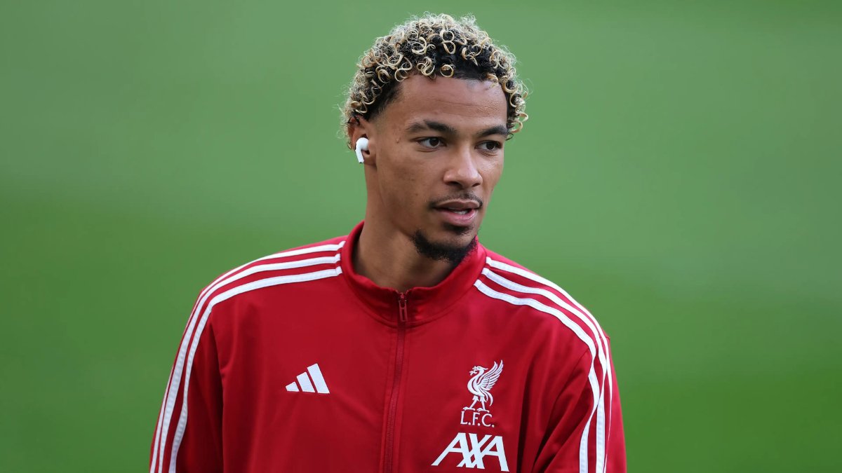 Hugo Ekitike là ưu tiên chuyển nhượng của Kền kền trắng