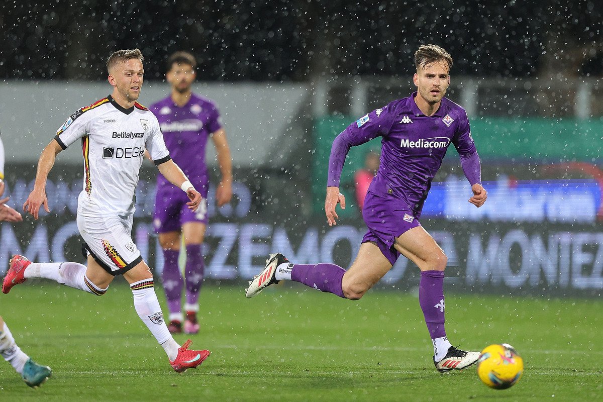 Lecce gặp khó trước Fiorentina