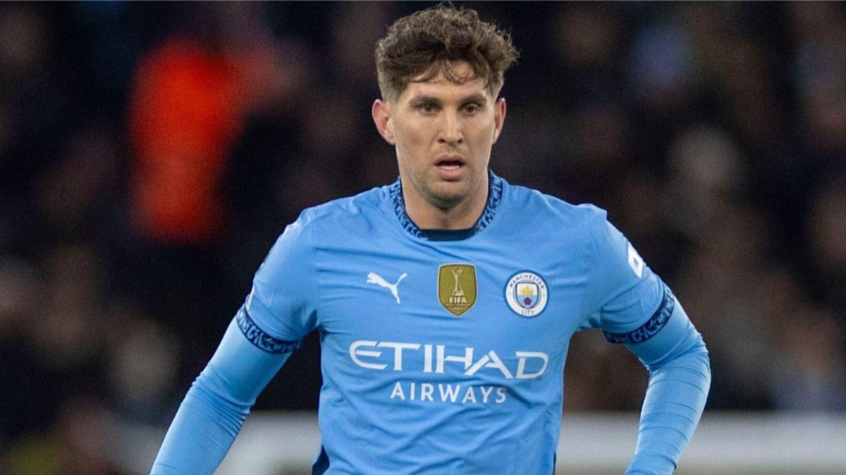 Man City sẵn sàng để Stones ra đi