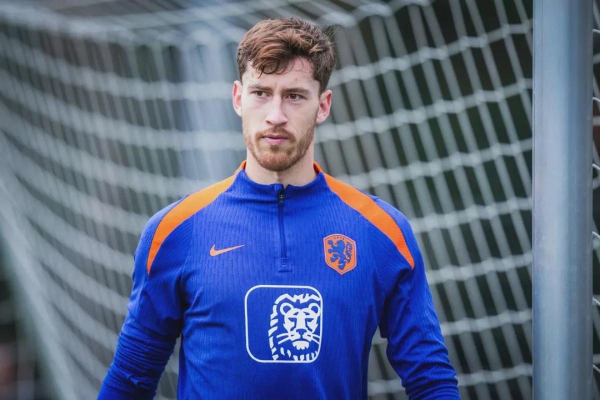 Chelsea tin tưởng Roefs sẽ bắt ổn định hơn Sanchez