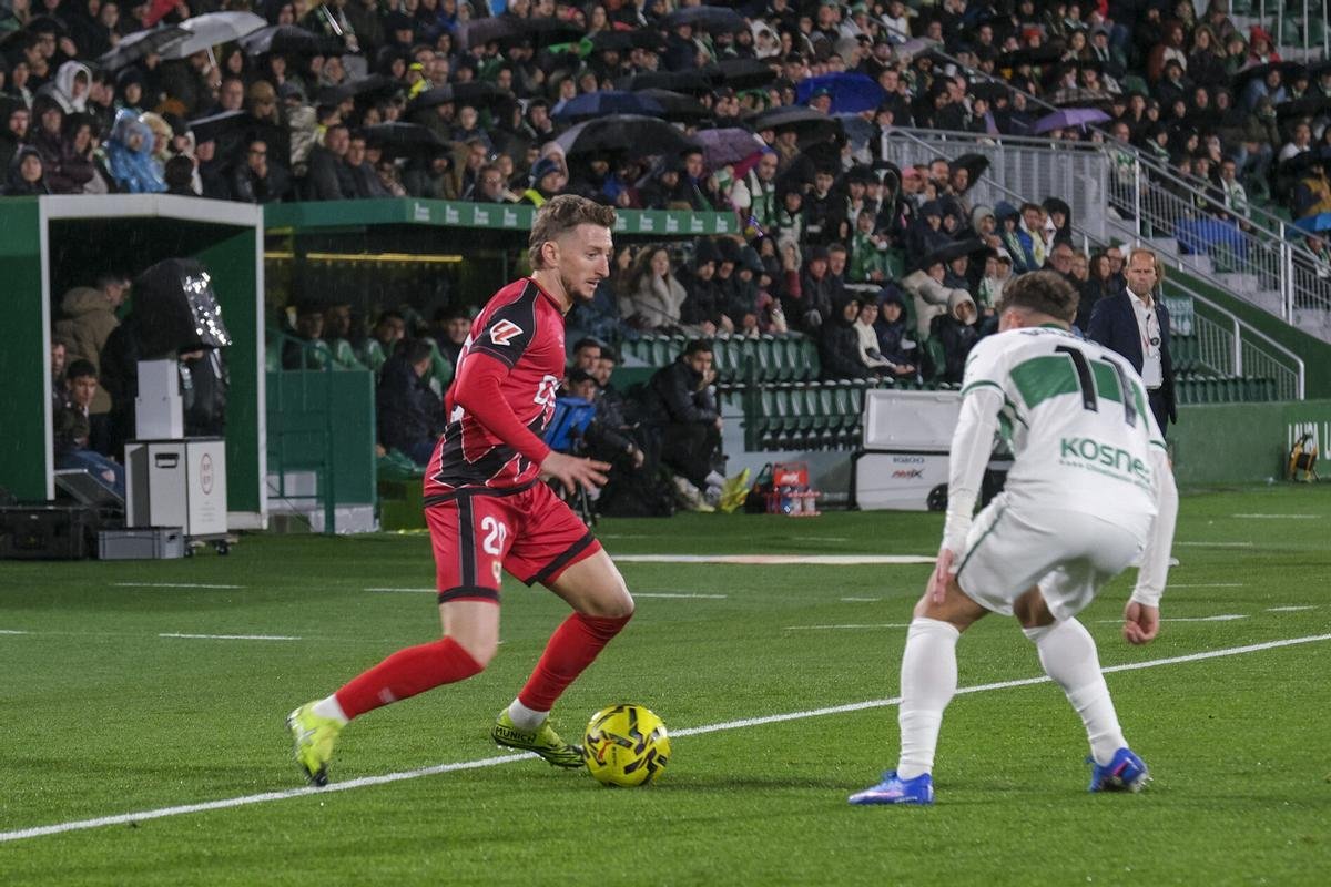 Vallecano được đánh giá cao hơn Elche