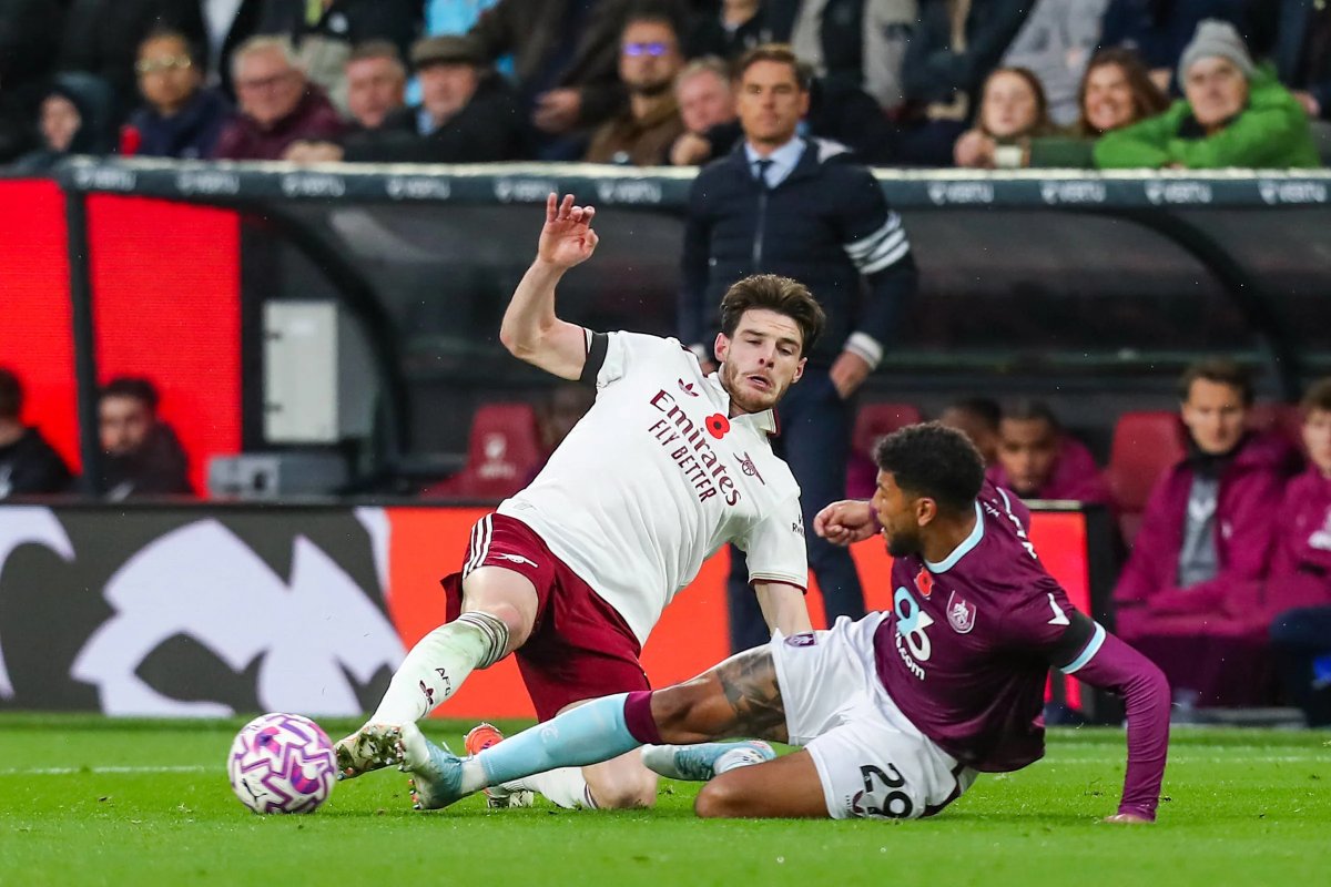 Arsenal mạnh vượt trội so với Burnley