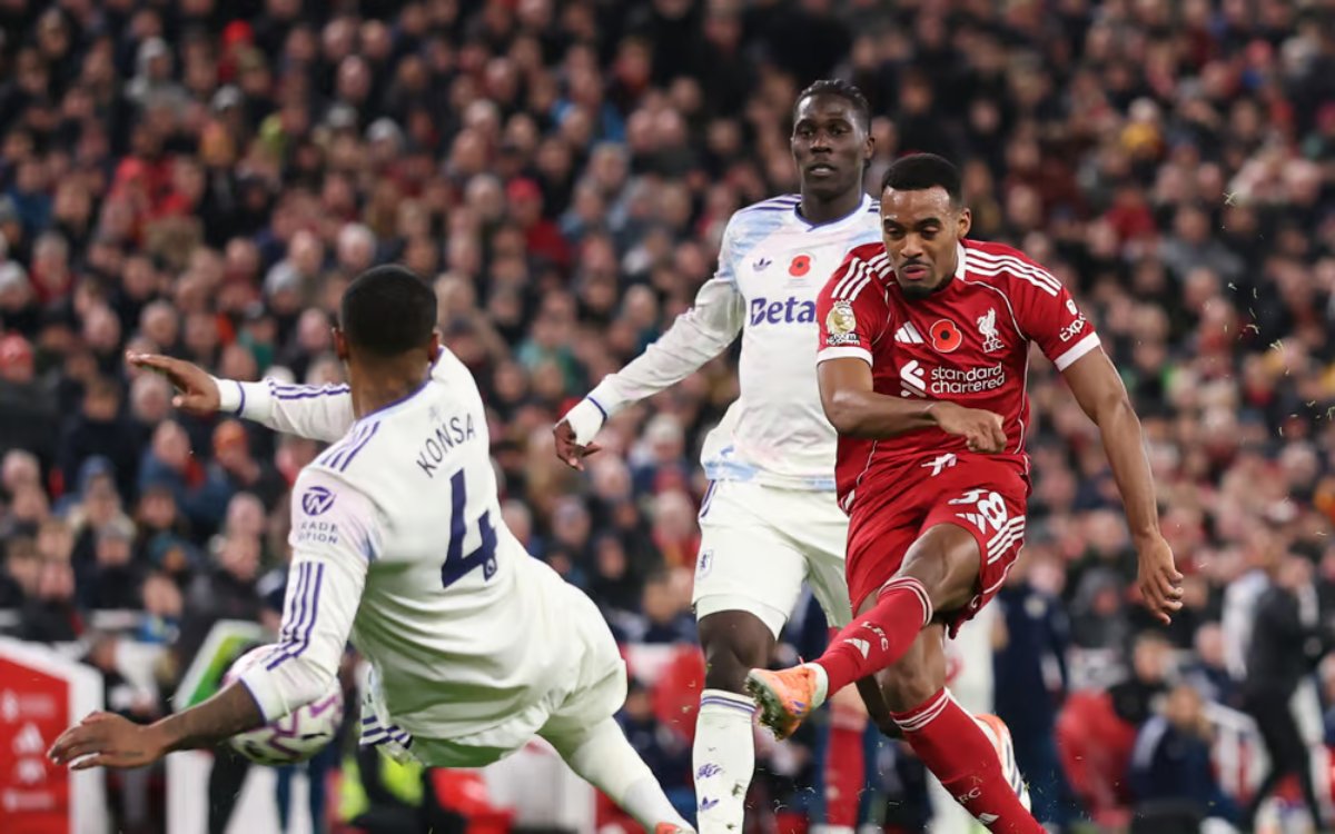 Aston Villa đại chiến với Liverpool