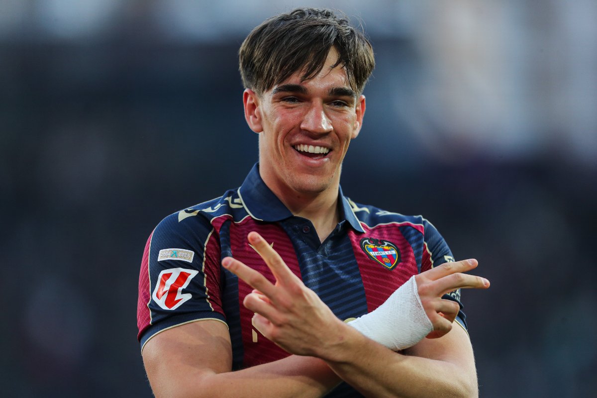 Barcelona đang theo đuổi Carlos Espi