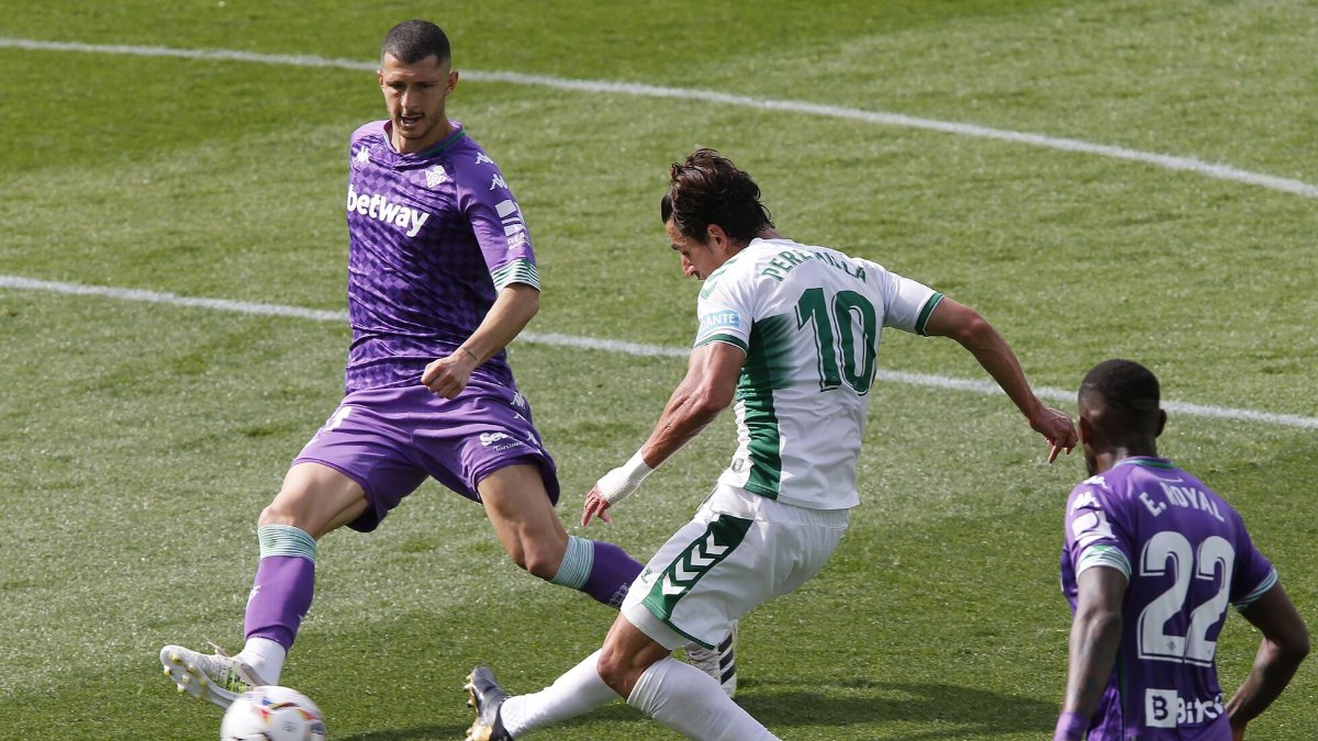 Betis sẽ áp đảo Elche trên sân nhà