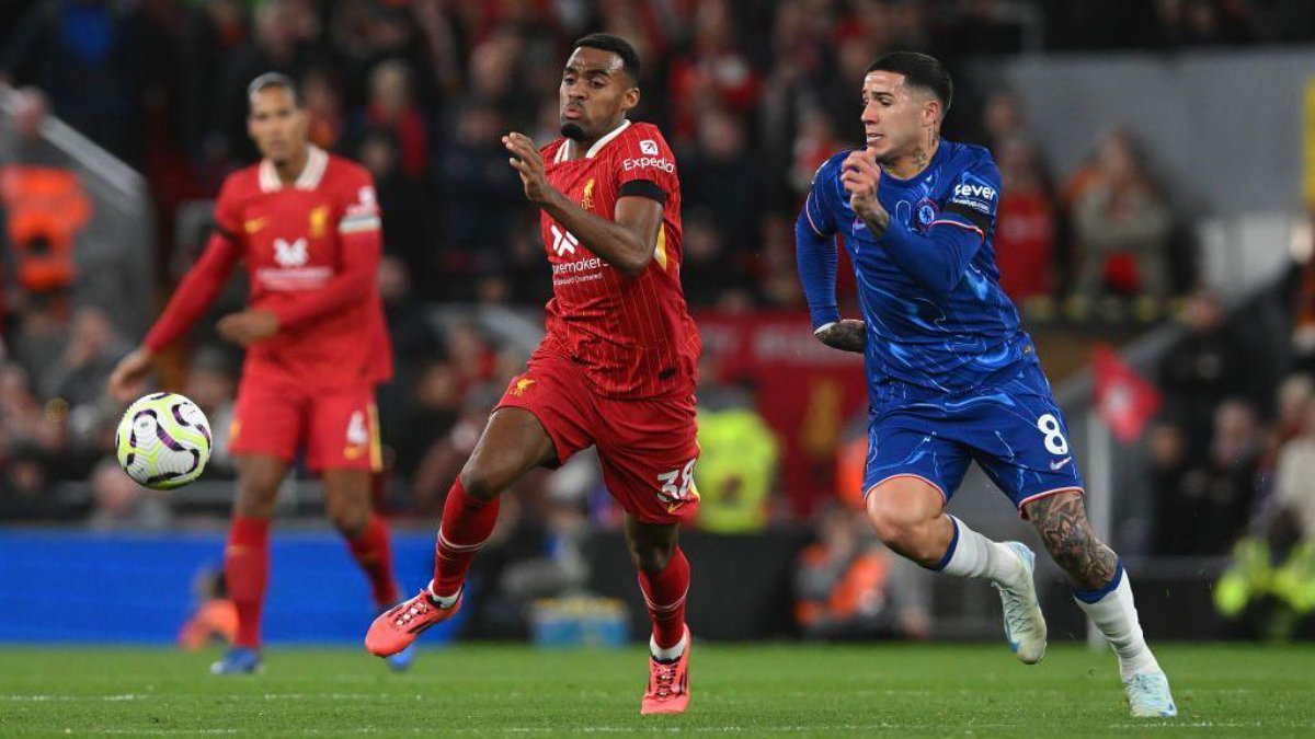 Liverpool được đánh giá mạnh hơn Chelsea
