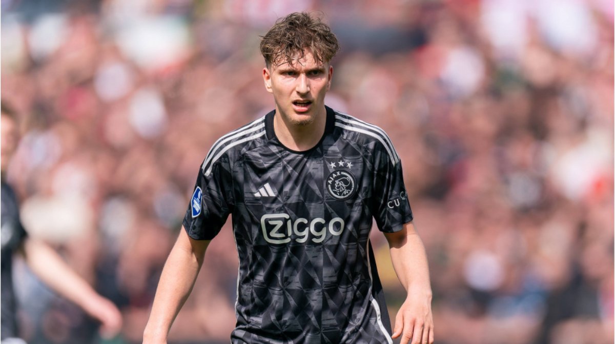 Arsenal lên kế hoạch ký hợp đồng với Mika Godts