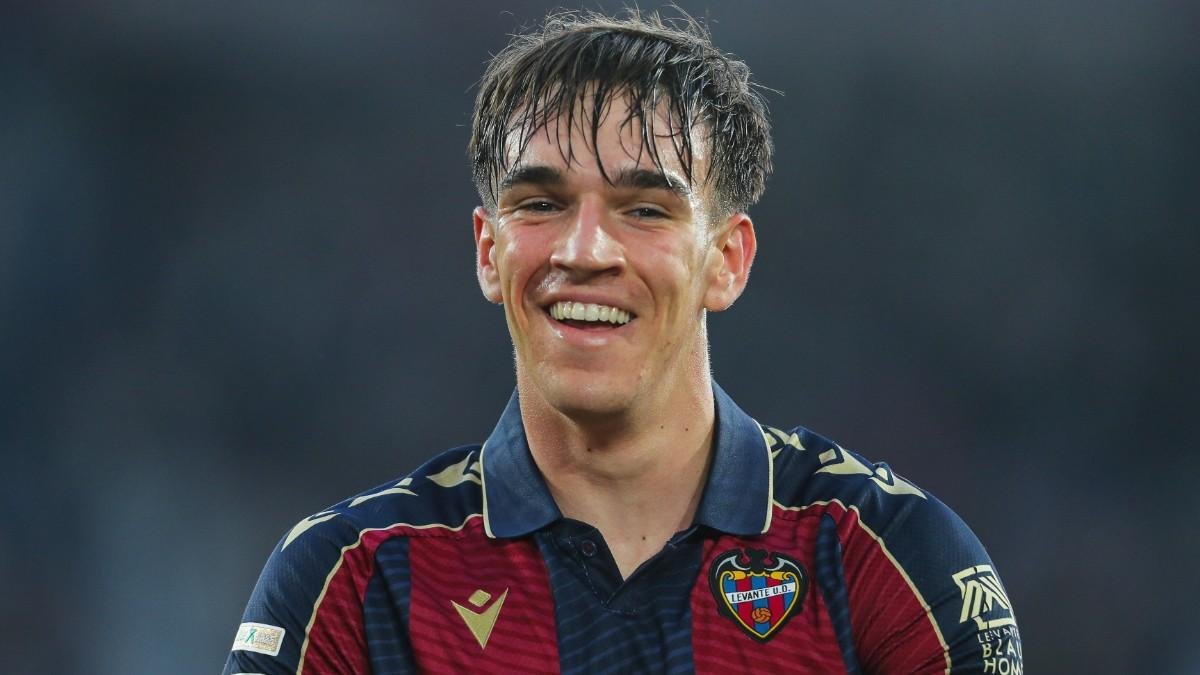 Barcelona sẵn sàng chi 15 triệu euro cho Espi