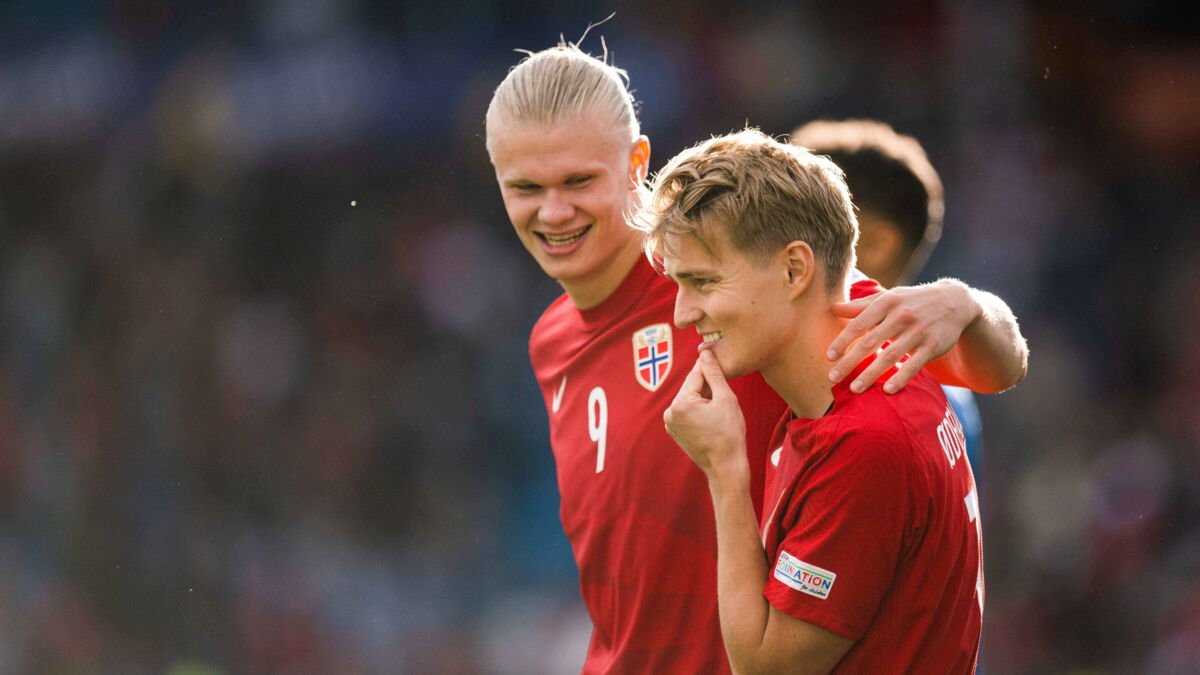Martin Odegaard hỗ trợ Erling Haaland thăng hoa