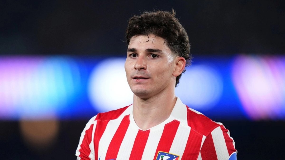 Julian Alvarez lọt tầm ngắm PSG